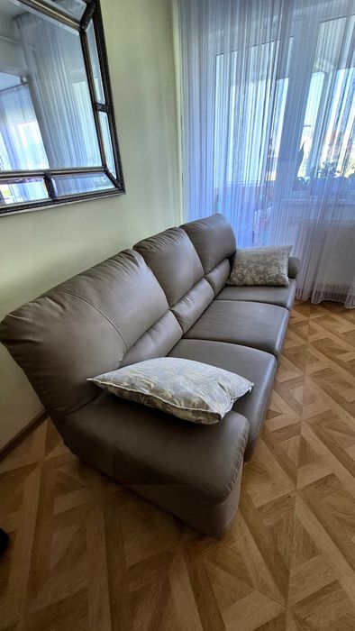 De vanzare canapea din piele neextensibila