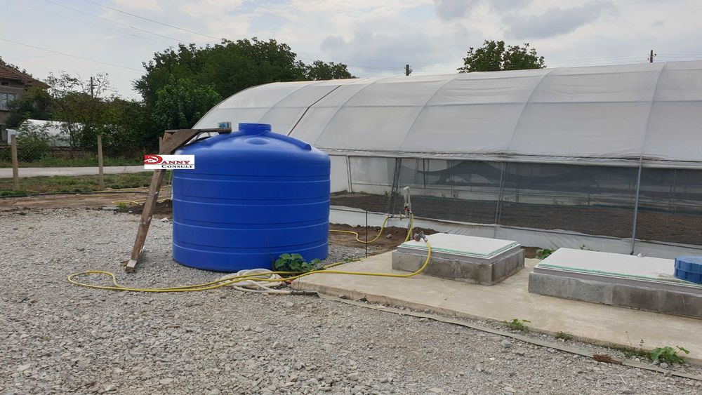 Дворно място с оранжерии в с. Михалци