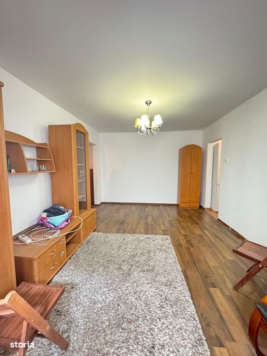 Etaj 1 - Dacia - Bicaz - 2 camere - liber  - acte la zi