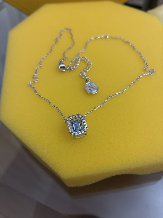 Колие Swarovski с висулка