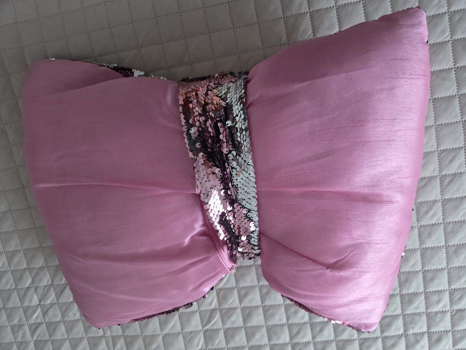 Pernuta decorativa tip funda, cu paiete
