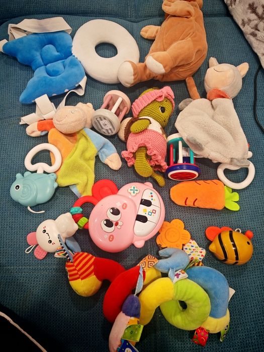 Подарявам играчки