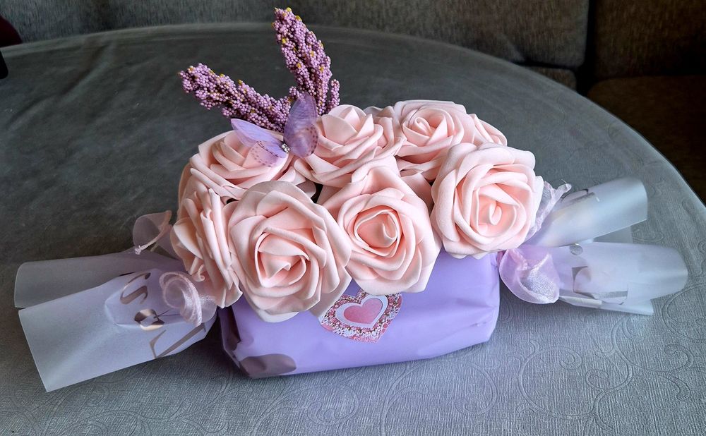 Букети от рози фоам и свещи от соев восък!