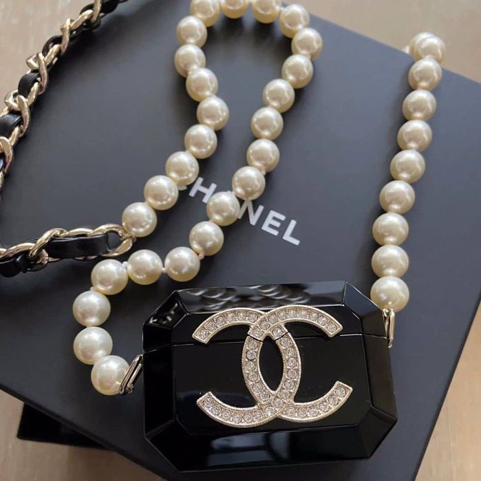 CHANEL аксесоар чантичка