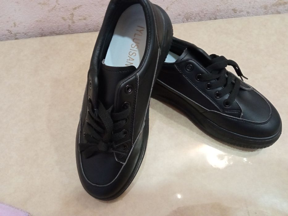 Новые кроссовки уни