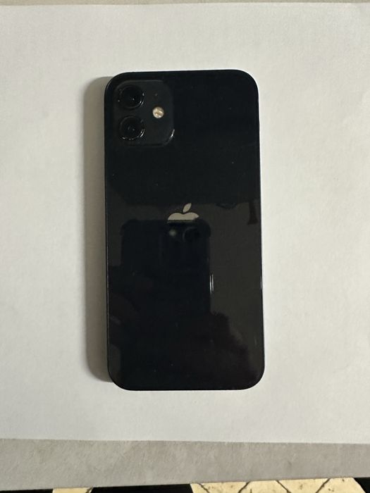 Продава се iPhone12