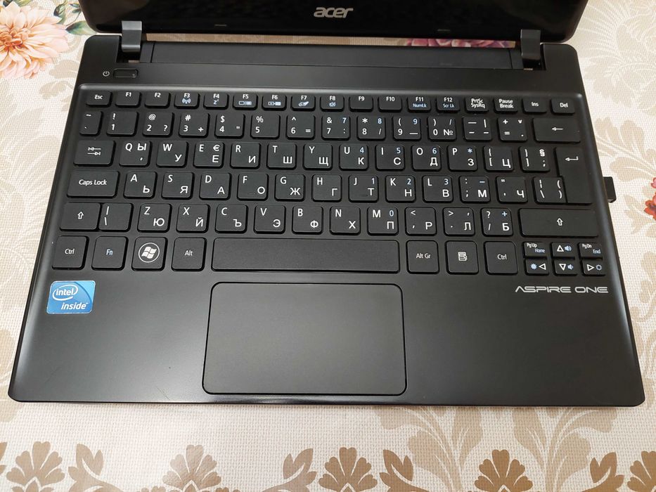 Лаптоп Acer Aspire One 756-877; отлично състояние; с предпазен калъф