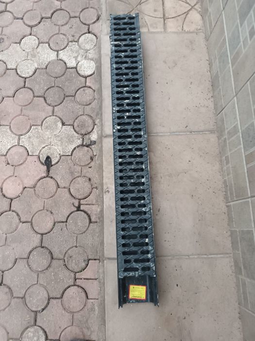 Vând 12 buc rigole plastic pentru scurgere apa pluviala