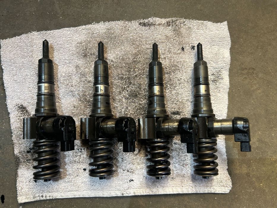 Set 4 injectoare Passat BKP
