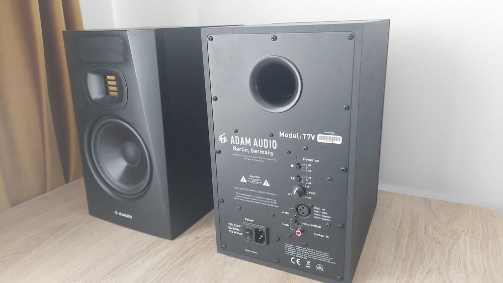 Monitoare profesionale de studio Adam Audio T7V
