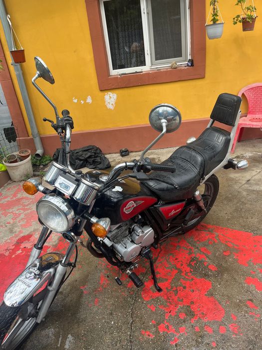 Motocicletă Daelim VC 125 advence 1997.Miic defecte estetice.Motocicleta nu are nevoie de investiții inafara de consumabile.Kit de lanț aproape nou