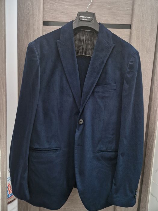 Продам костюм хороший