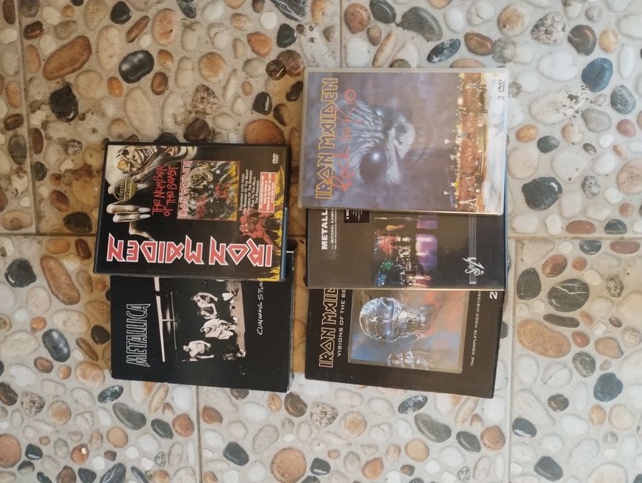 Vind colecție DVD-uri ,și CD-uri