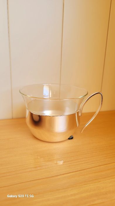 Комплект от шест чаши за кафе или чай с поднос