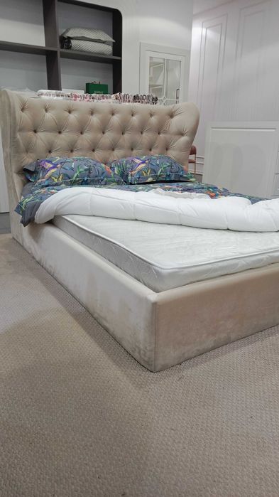 Продам кровать с матрасом 160*200