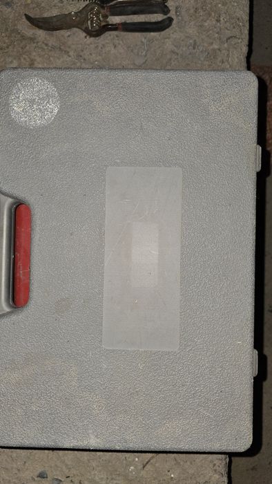 Продается заклепочники для гаечных заклепок аккумуляторный и механичес