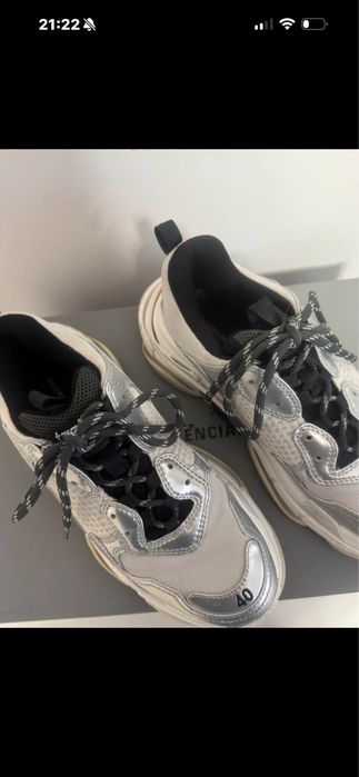 balenciaga triple s