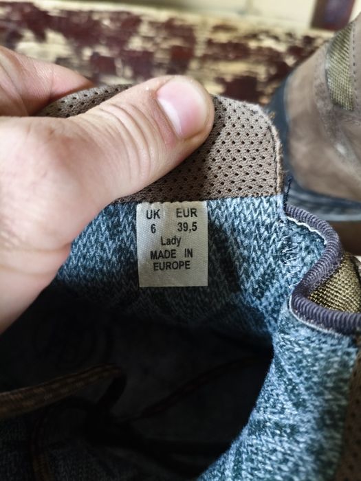 Трекинговая ботинка