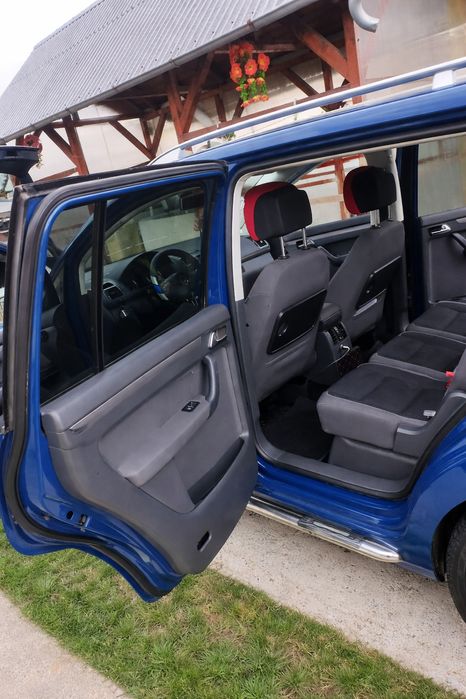 Vând Touran bluemotion 1.6 TDI