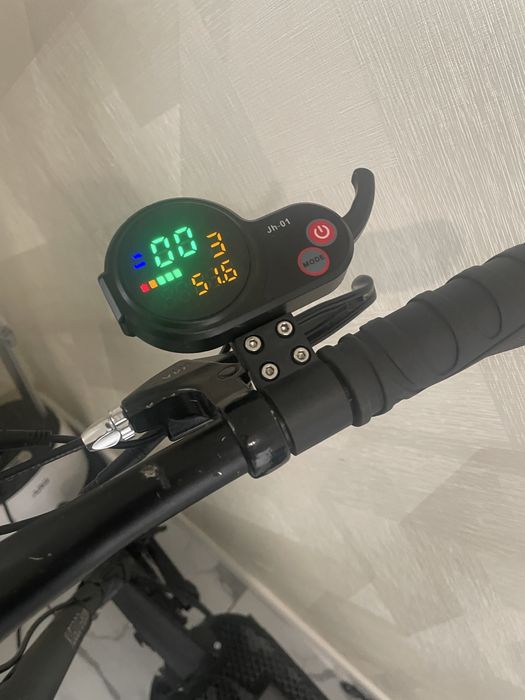 Продам электросаиокат kugo g booster