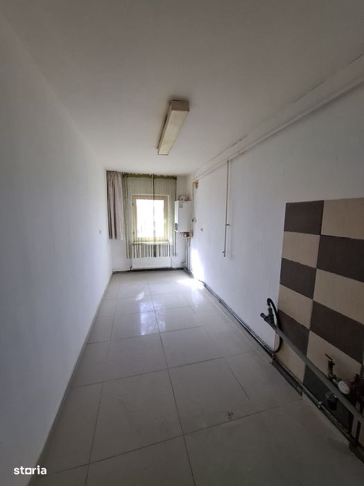 Apartament 3 camere, balcon, parter, preț bun