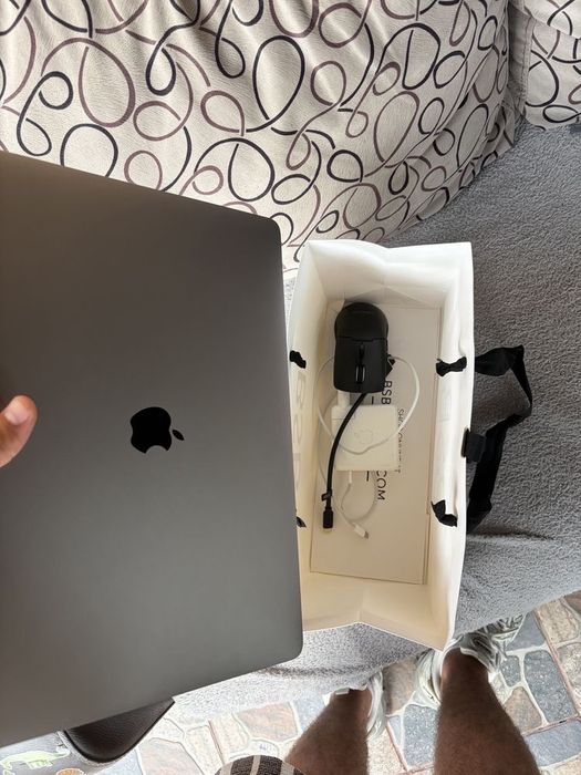 MacBook Pro 15” Retina Touch Bar | 16GB RAM | 512GB SSD | Radeon Pro