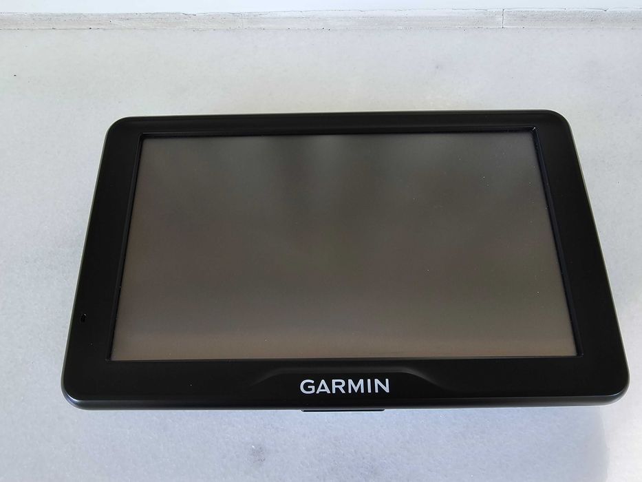 Продавам GPS GARMIN с автоматична задна камера