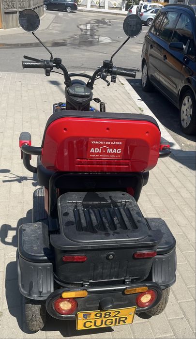 Vând moped electric cu 3 roți – an fabricație 09.04.2024 – 1.343 km . Predare în Cugir!