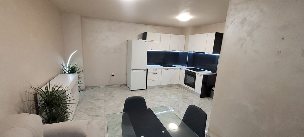 Продава се Двустаен апартамент в Бургас, Център - 68 кв.м за 938 €/кв.м - Снимка #1
