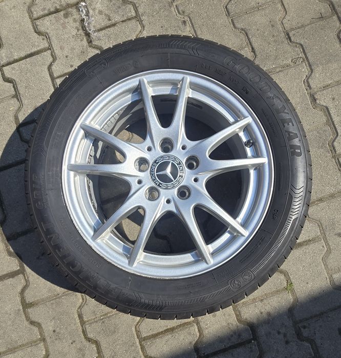 Vând roți originale Mercedes echipate cu anvelope de vara 205 55 16