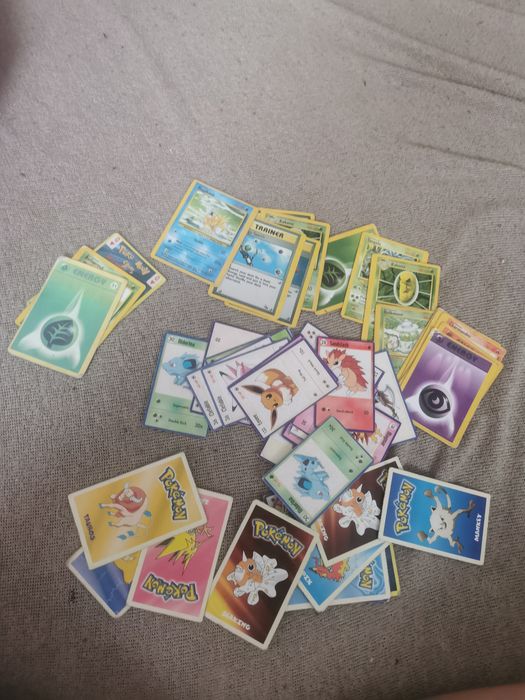 Cărți Pokemon vintage de colecție