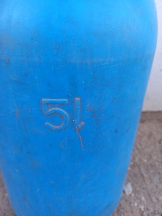 Продам советскую каристру 5л пол воду в хор сост.