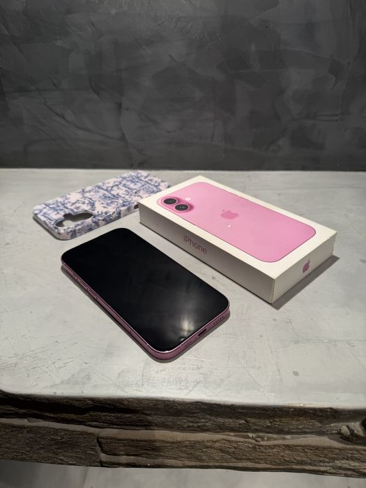КАТО НОВ Iphone 16 Pink + подарък