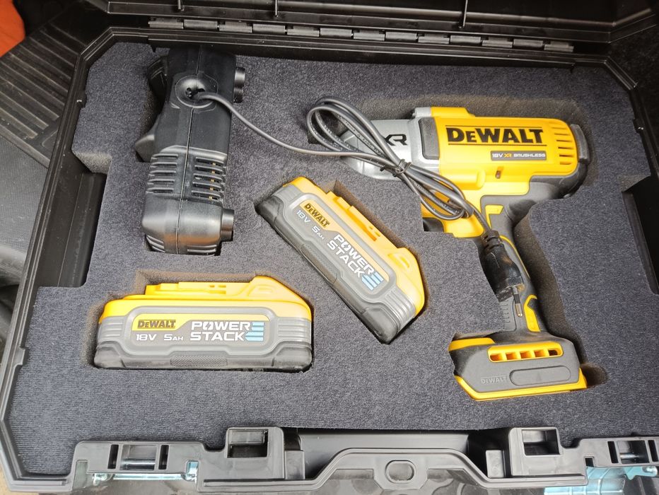 Ударен гайковерт DeWALT