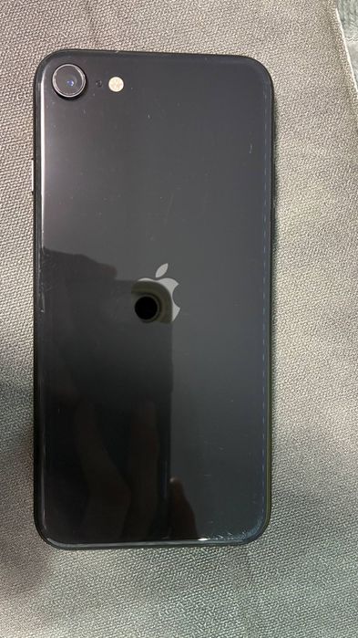 Продам Iphone SE 2020