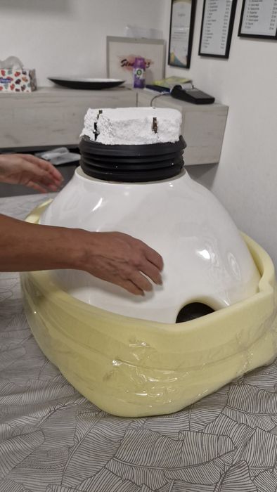 Керамична бяла мивка за монтаж към измивна колона