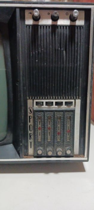 Vind televizor sport 2 bucati unul este functional