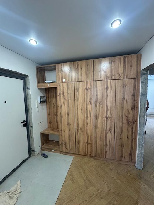 Продам шкаф в прихожую