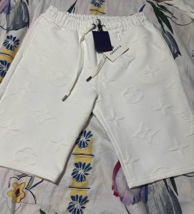 Pantaloni scurti+ tricou
