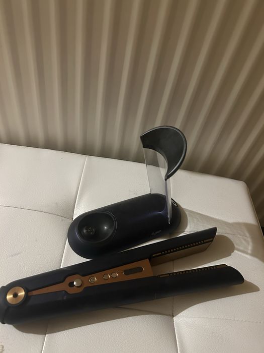 Placa de indreptat paril fara fir Dyson