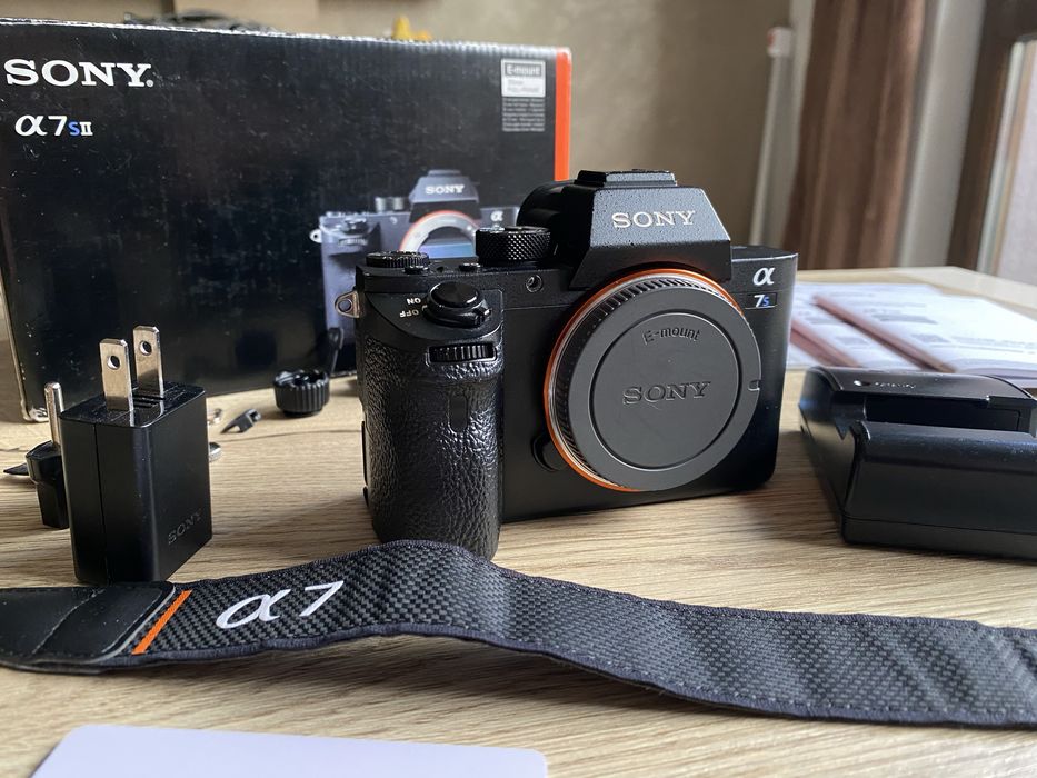Sony A7S II + 64GB карта памет + 7 батерии