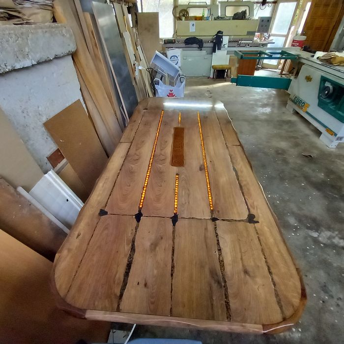 Трапезна маса от дърво и мдф