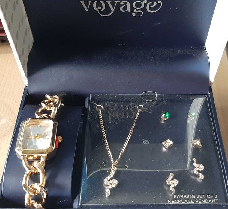 Часовник с колие и обеци