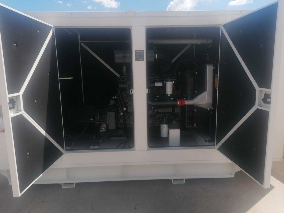 Generator industrial Doosan 700 kVA 560 kW uz intensiv 5 ani garanție nou pe stoc