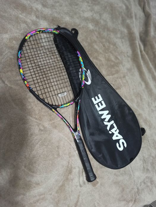Теннисная ракетка
