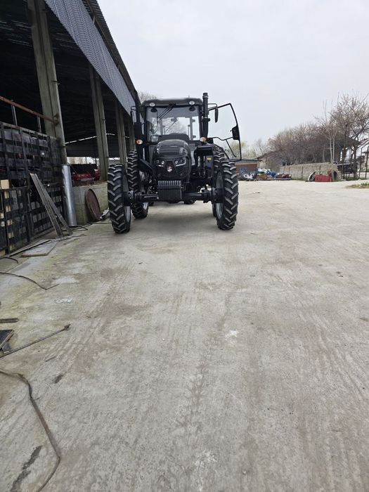 Traktor Farmlead 1304