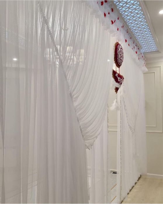 Үлкен бөкселері бар қызметшілермен порно