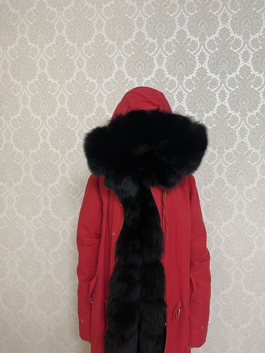 Продам парку красного цвета