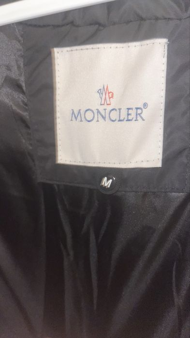 Se vinde geaca moncler