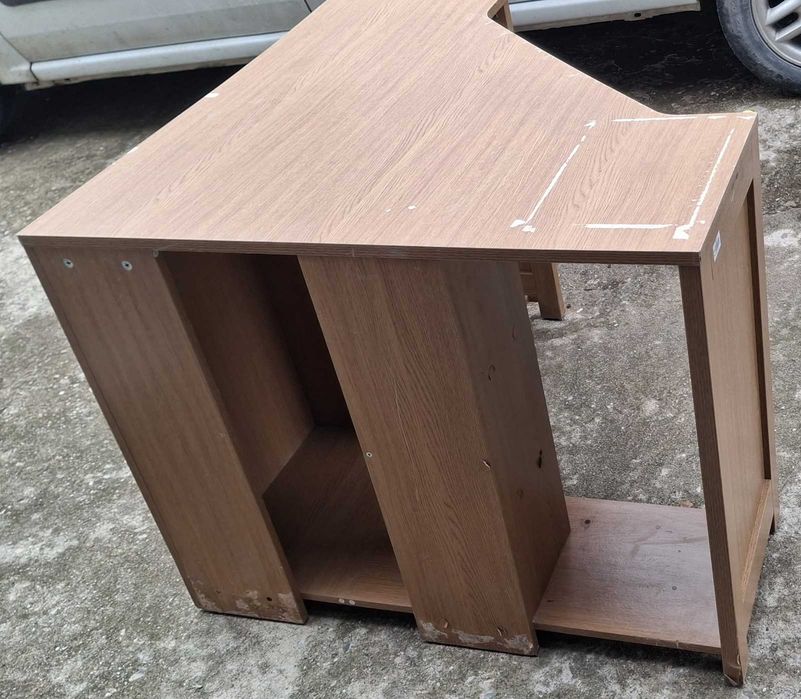 Бюро за компютър и ъглово бюро